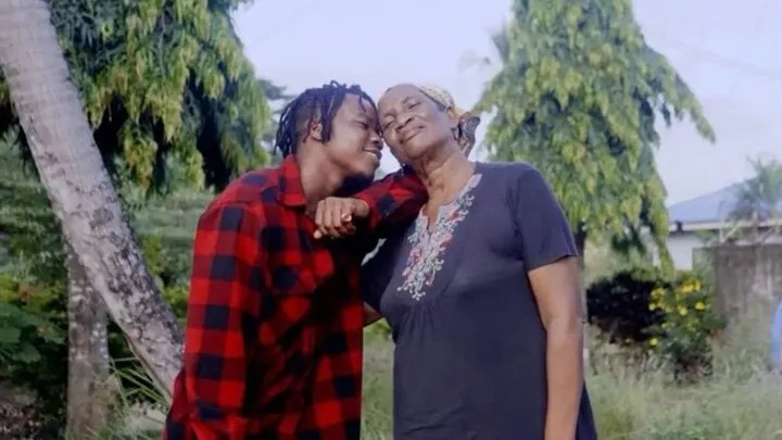 cu-ba-80-tuoi-nen-duyen-tai-xe-24-tuoi (1)