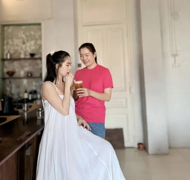 tro-ly-thuy-kieu-va-ngoc-trinh (7)