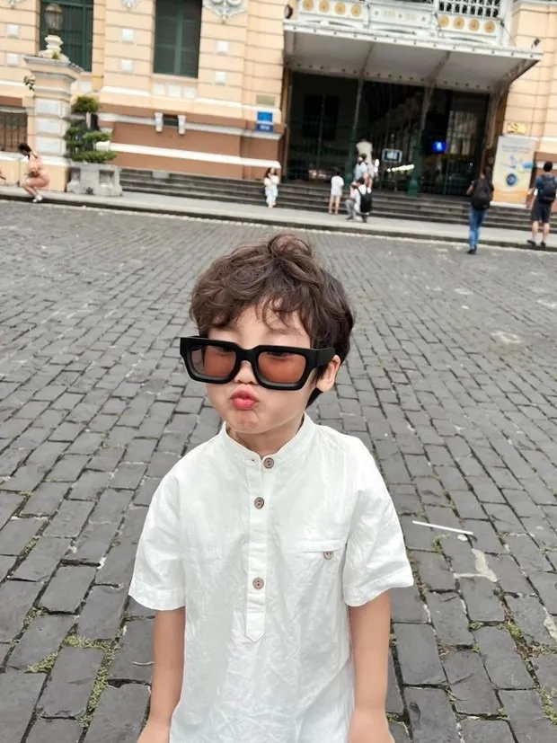 con-trai-hoa-minzy-khien-me-dung-hinh-vi-cau-noi-chan-dong (6)