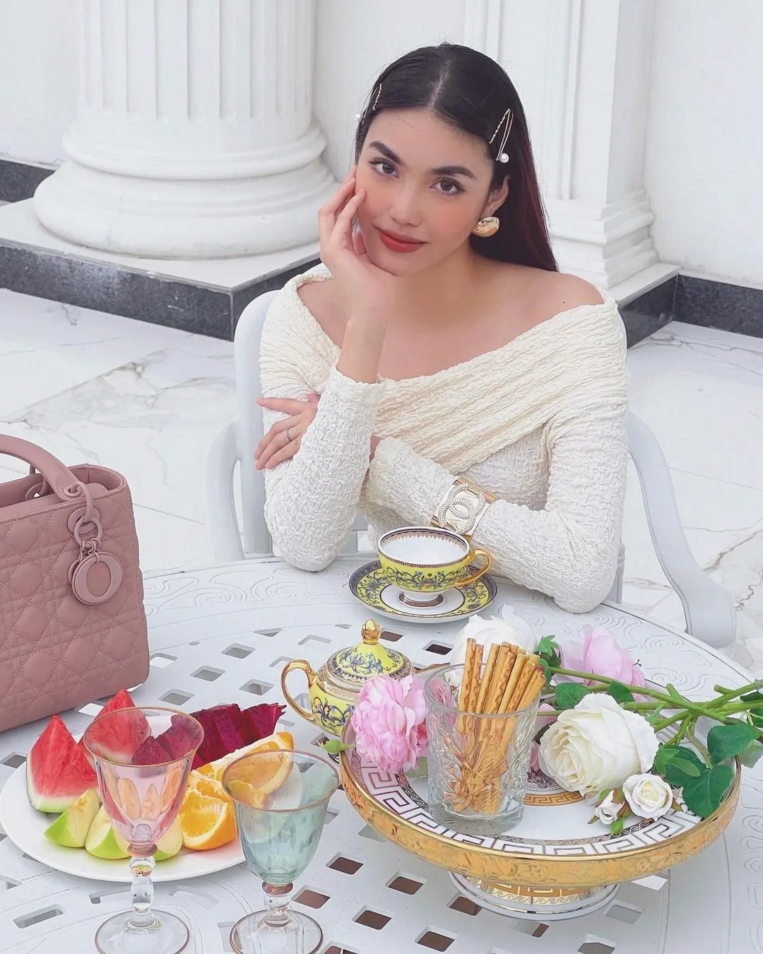 lan-khue-trang-tri-cung-dien-dat-vang-don-tet (8)