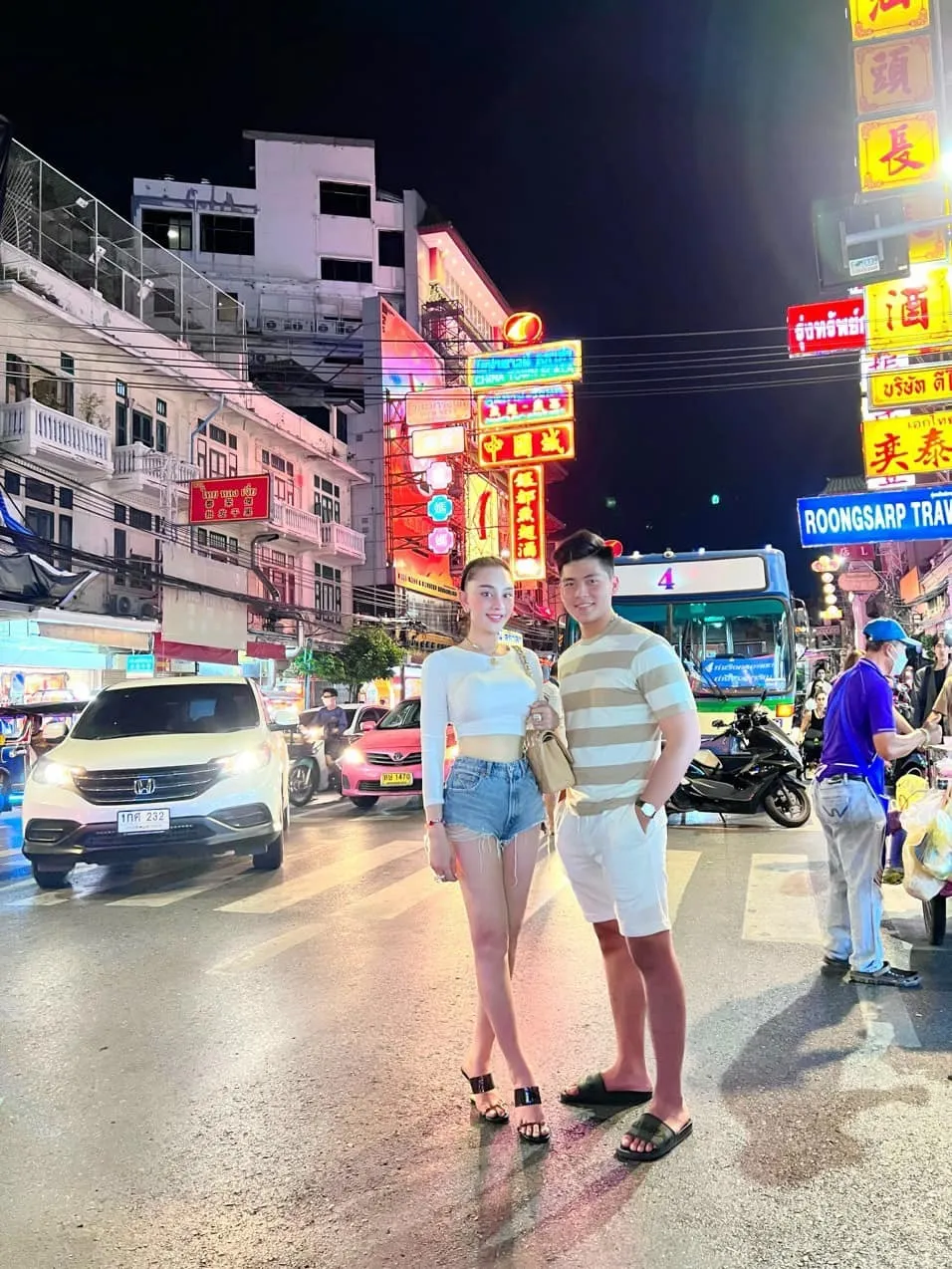 lam-khanh-chi-an-y-dang-doc-than-da-chia-tay-ban-trai-tin-don-kem-21-tuoi (4)