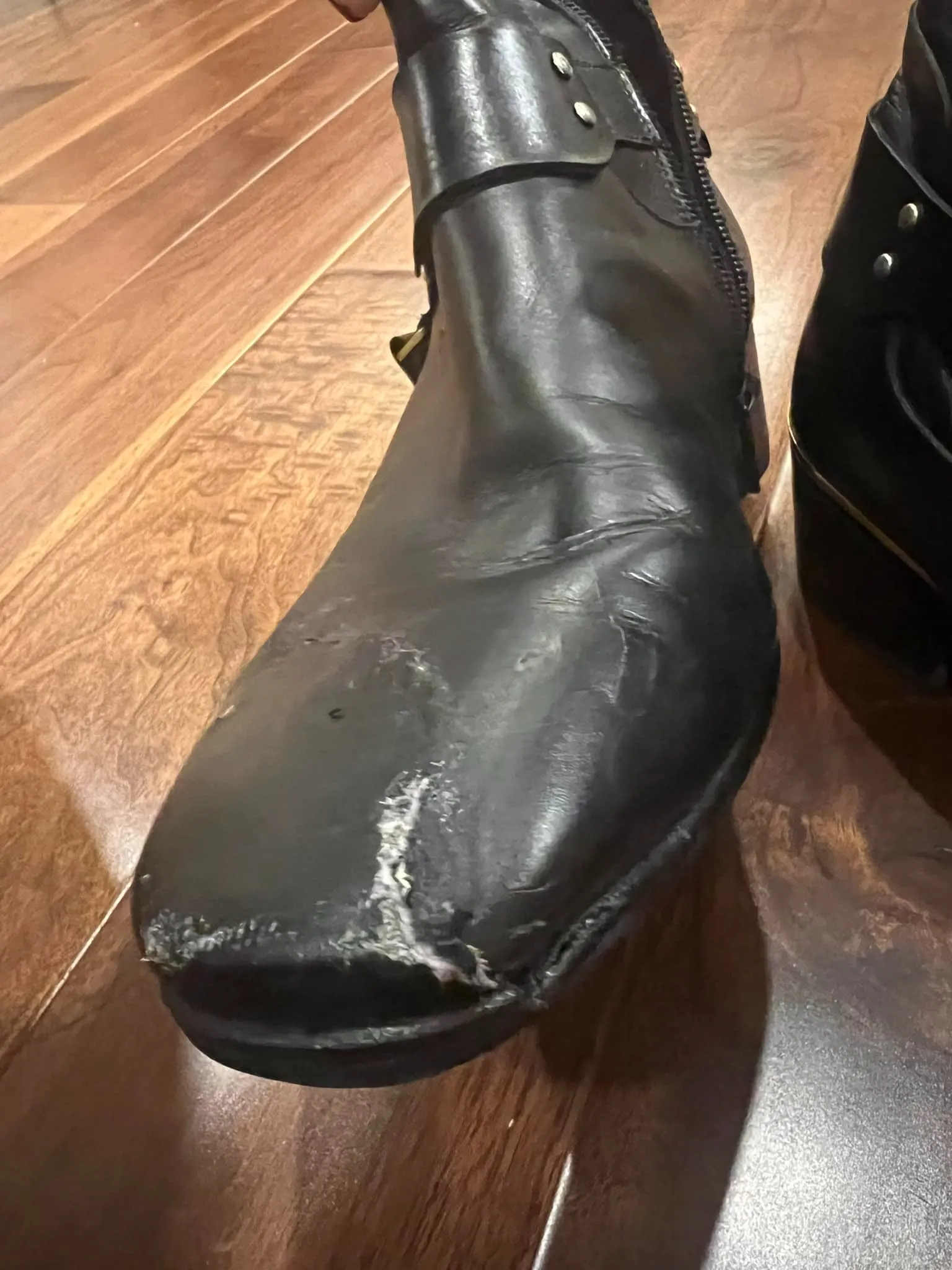 dam-vinh-hung-bi-nga-tu-tren-cao (5)