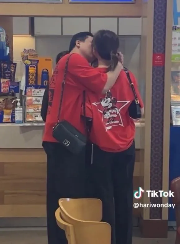 tran-thanh-hari-won-thoai-mai-hon-hit-o-noi-dong-nguoi (6)