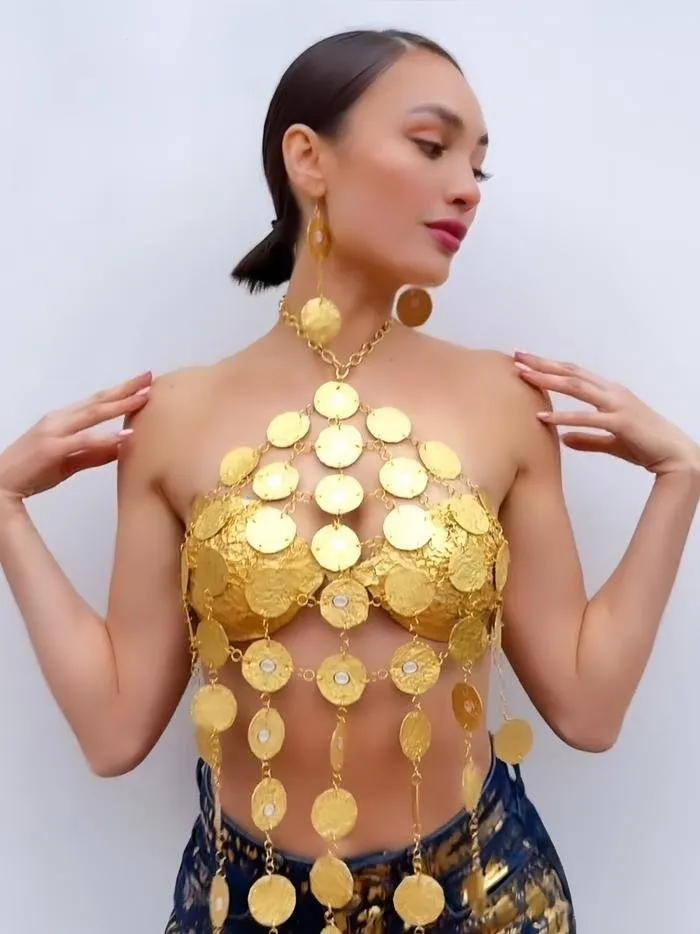 doc-la-thiet-ke-tu-vo-keo-chocolate-cua-miss-universe-2022 (6)