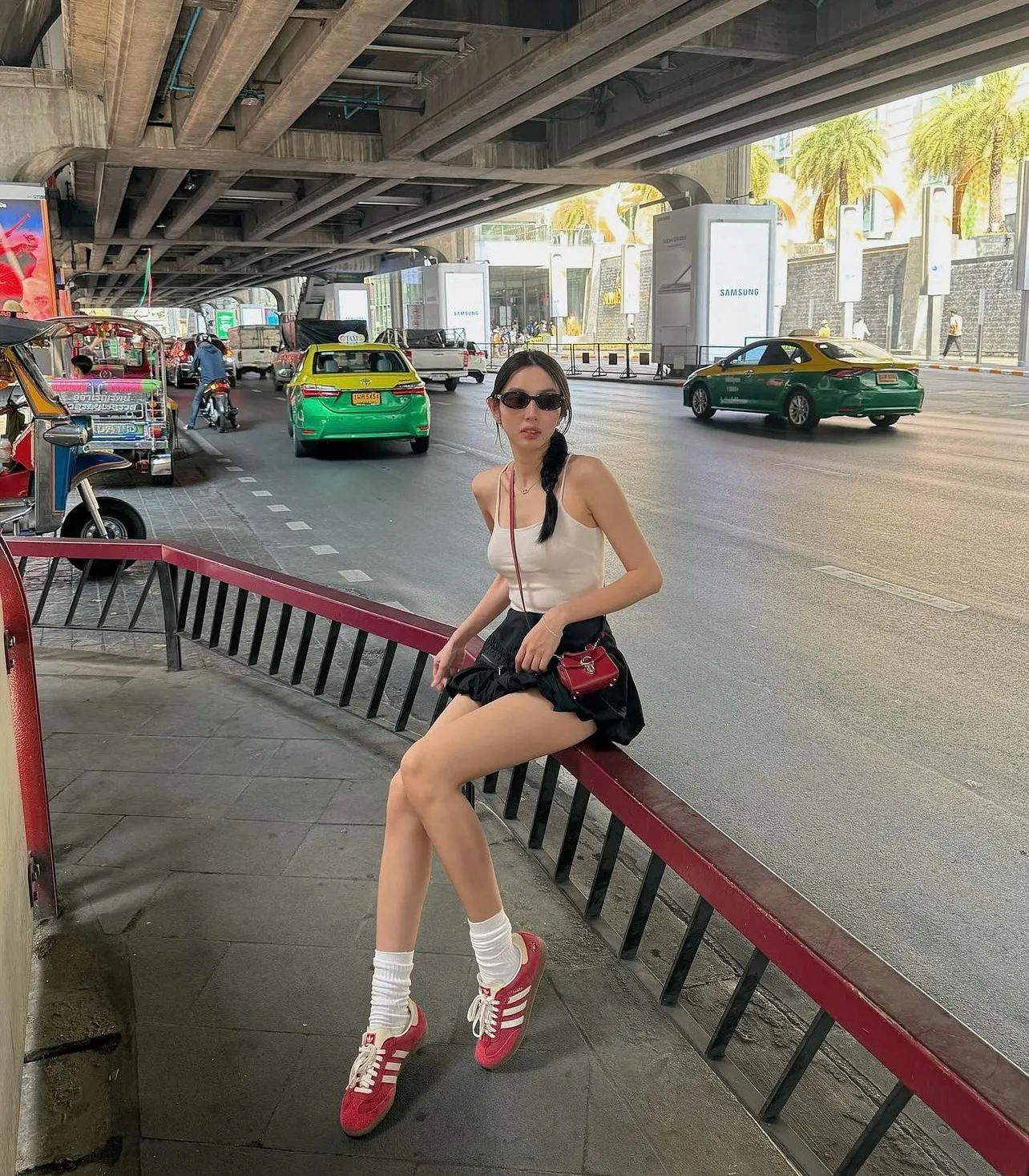 hoa-hau-thuy-tien-khoe-nhan-sac-nong-bong-tren-dat-thai-lan (3)