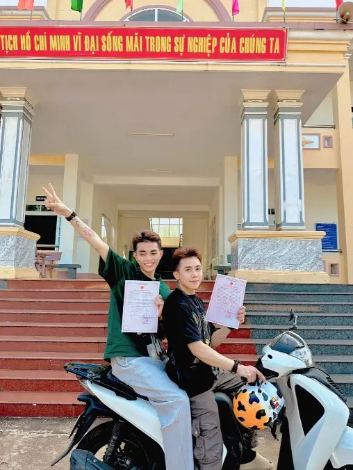 nguoi-dan-ong-thu-3-tai-viet-nam-mang-thai-tu-nhien-va-sinh-con (10)