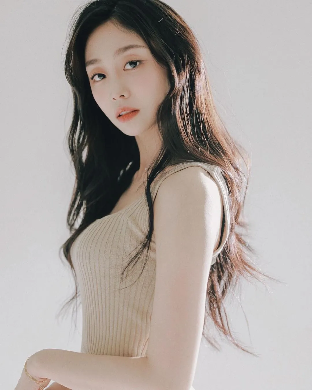 nu-ca-si-tung-gay-bao-mot-thoi-nay-phai-di-lam-cong-nhan-nha-may (3)