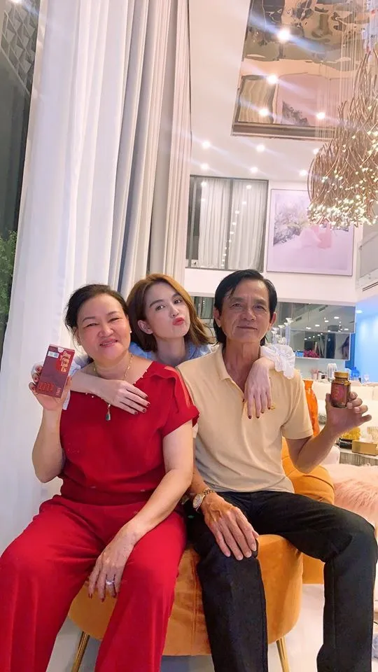 me-ke-gap-lai-ngoc-trinh-sau-khi-con-bi-tam-giam (3)