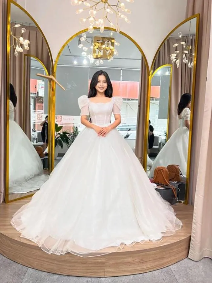 con-gai-nuoi-phi-nhung-chuan-bi-len-xe-hoa (3)