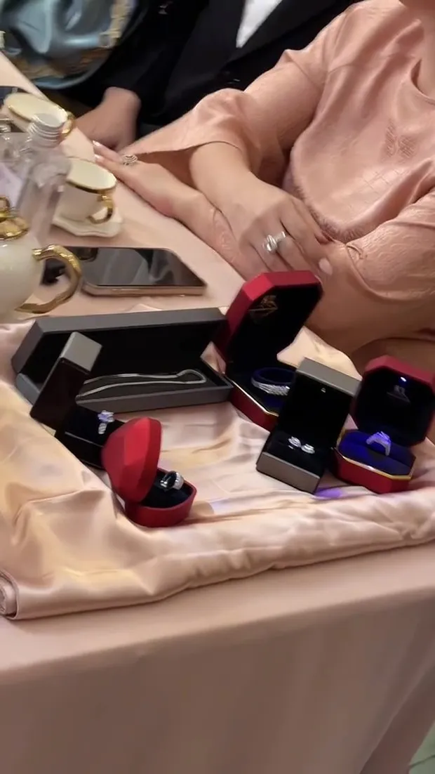 hot-girl-mai-tay-thieu-gia-dinh-khang (5)