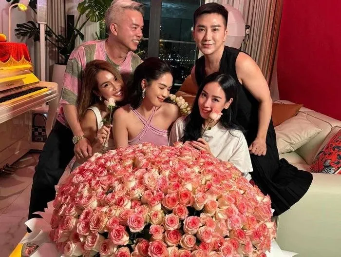 ngoc-trinh-duoc-ban-be-tang-mon-qua-xa-xi-nhung-dan-tinh-lai-day-len-tranh-cai (4)