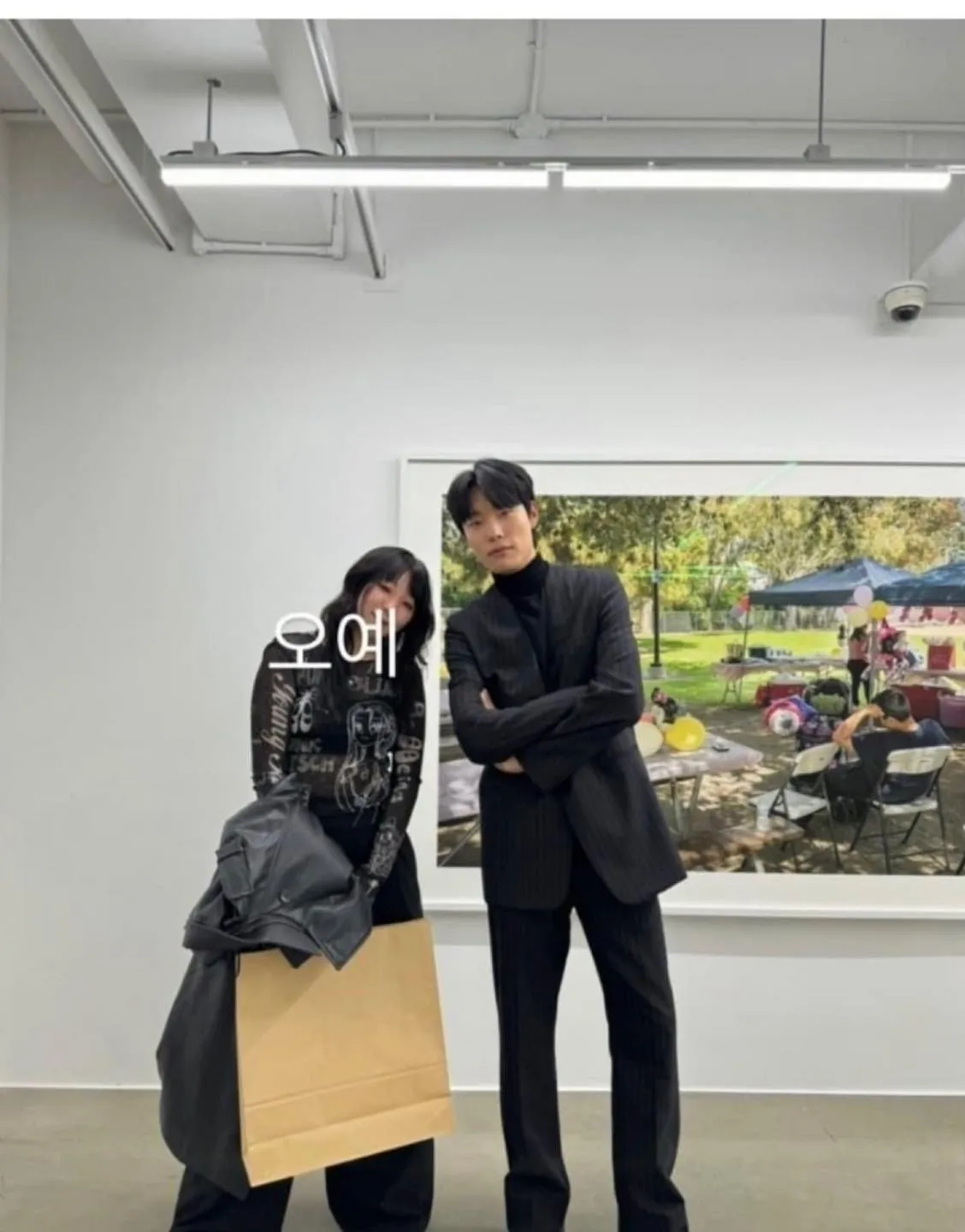 han-so-hee-va-ryu-jun-yeol-hen-ho (6)
