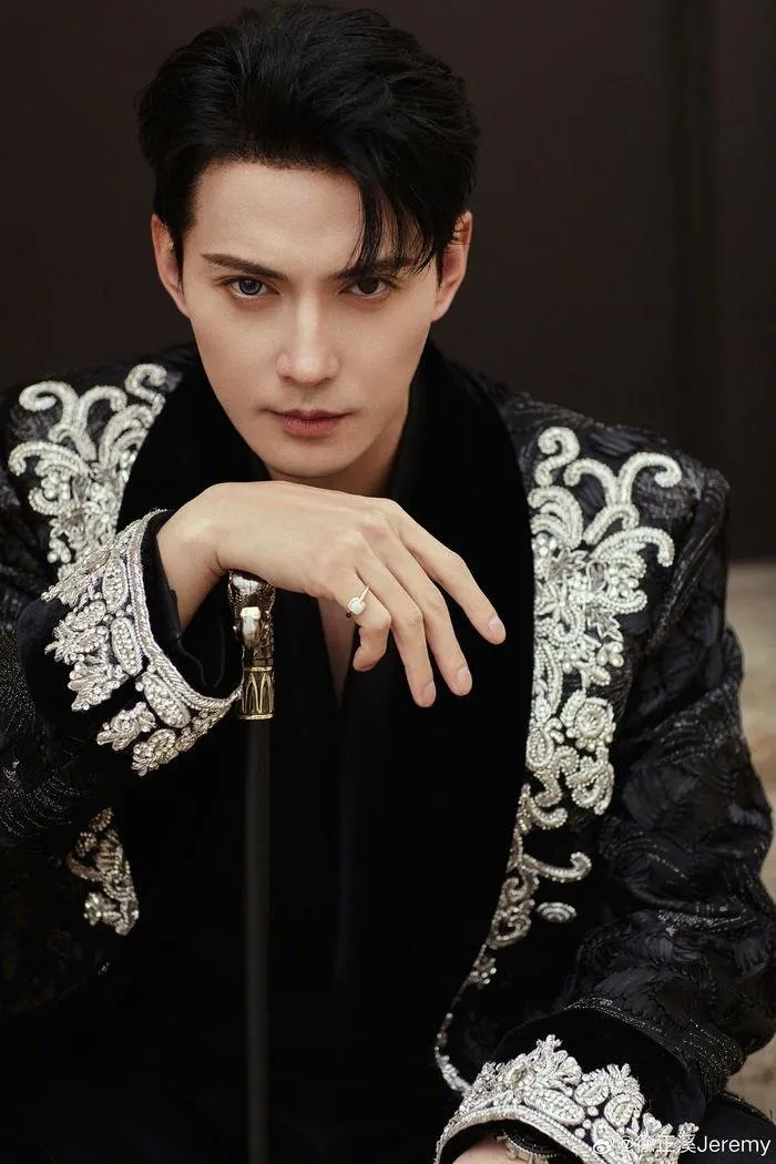 nam-dien-vien-dinh-dam-bat-ngo-rut-khoi-lan-giai-tri (5)