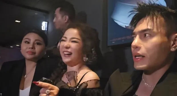 kha-nhu-bi-to-giat-vai-choi-xau (7)