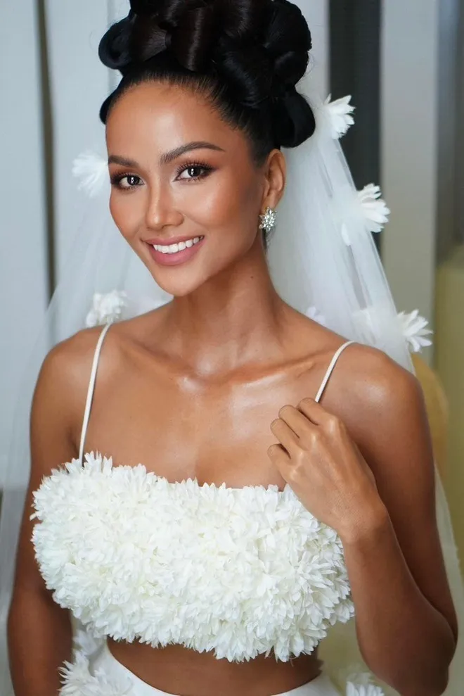 h-hen-nie-da-bi-mat-to-chuc-dam-cuoi-hau-nghi-van-noi-lai-tinh-xua-voi-ban-trai (7)