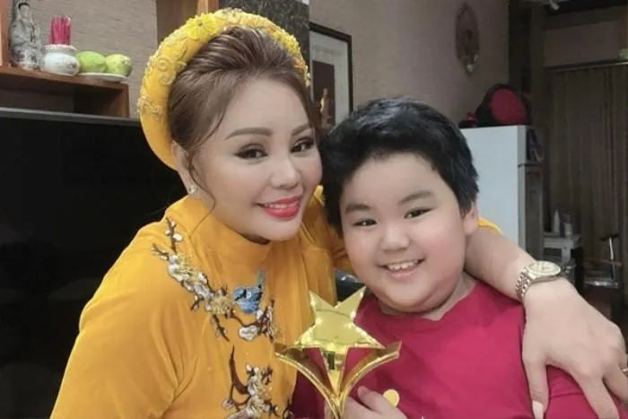 le-giang-tung-bi-mat-ket-hon-voi-viet-kieu-uc-kem-tuoi