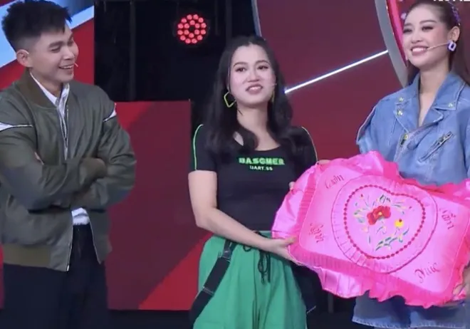 ro-loat-hint-hoa-hau-khanh-van-sap-ket-hon (1)