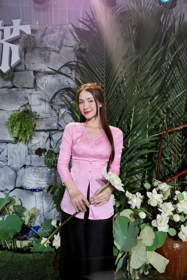 hoa-minzy-dap-tra-cuc-kheo-khi-bi-so-sanh-nhan-sac-voi-ba-xa-quang-hai (5)