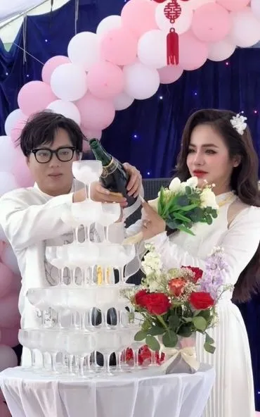 pham-thoai-khoe-livestream-50-ty-nhung-lai-bi-dan-mang-mia-mai (4)