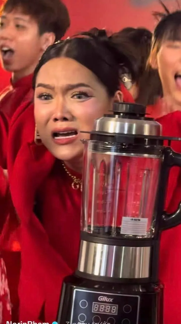 pham-thoai-khoe-livestream-50-ty-nhung-lai-bi-dan-mang-mia-mai (7)