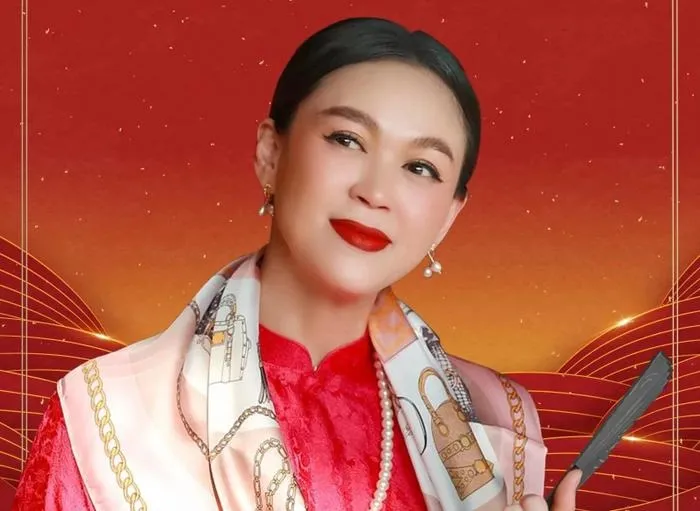 Ngoc-Nga-tung-bi-gia-dinh-chong-duoi-ra-duong-cung-3-con (2)