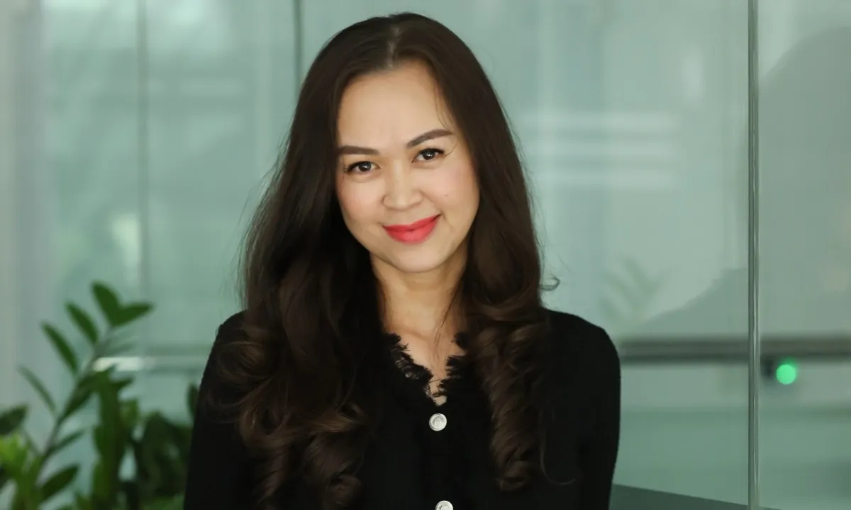Ngoc-Nga-tung-bi-gia-dinh-chong-duoi-ra-duong-cung-3-con (5)