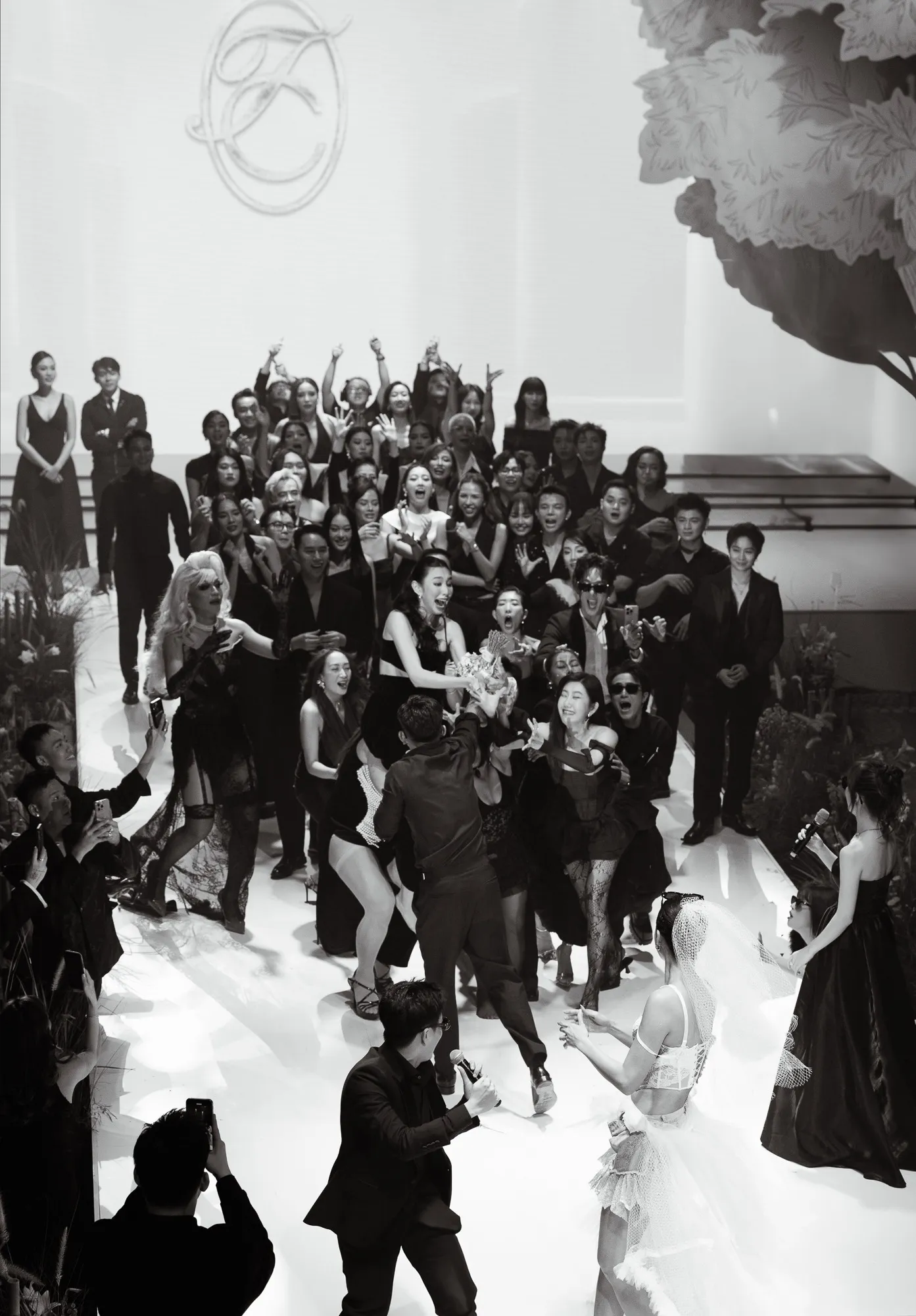 minh-tu-bat-khoc-khi-khui-phong-bi-mung-cuoi (2)