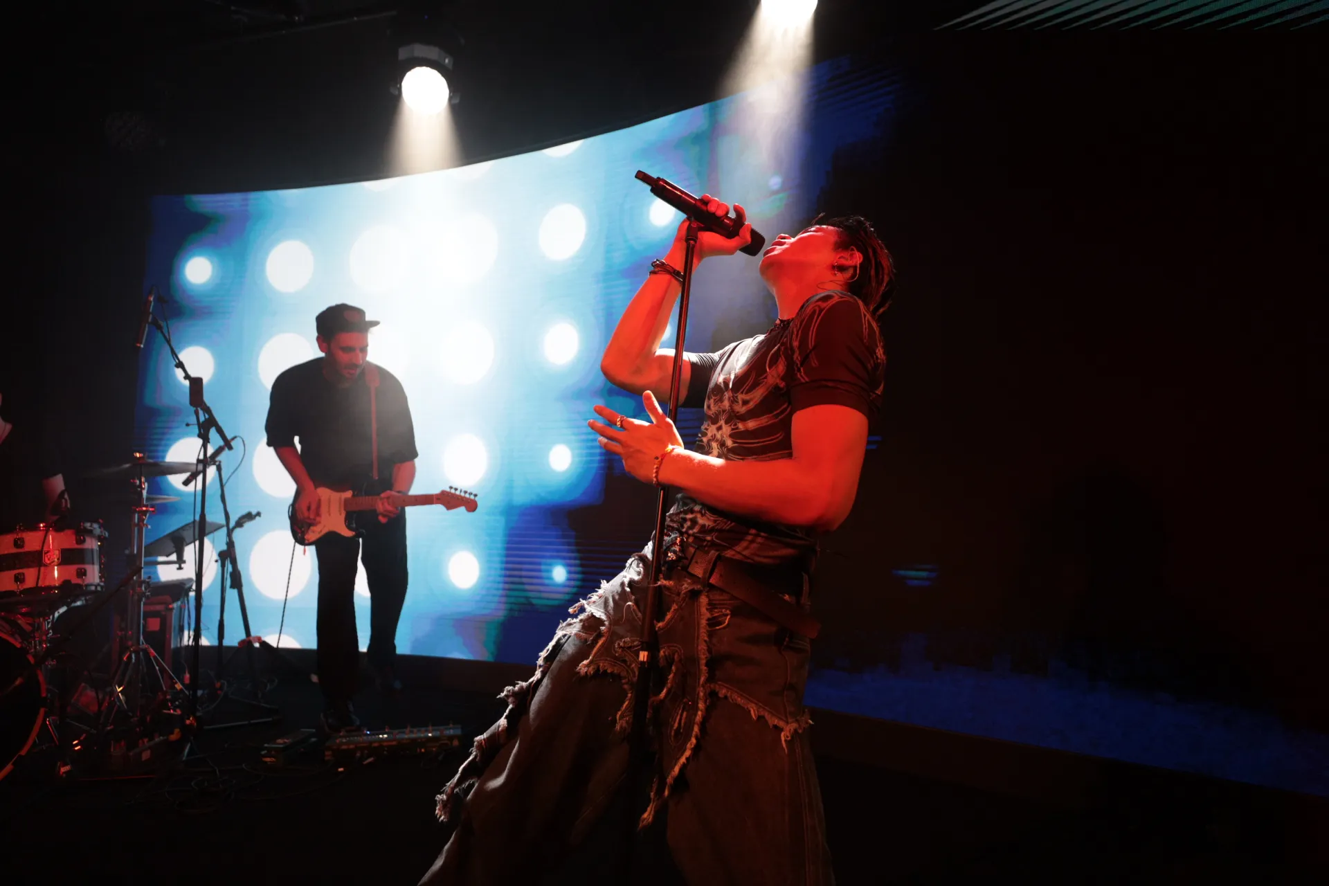 trong-hieu-anh-trai-vuot-ngan-chong-gai (4)