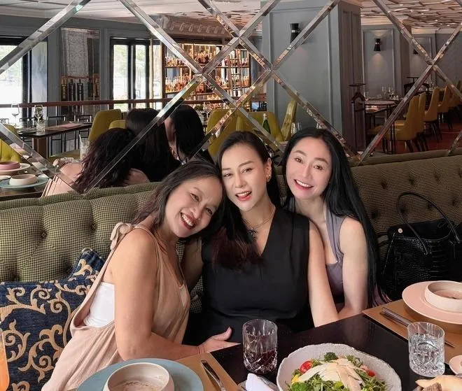 phuong-oanh-lo-dien-can-ngay-lam-bon (6)