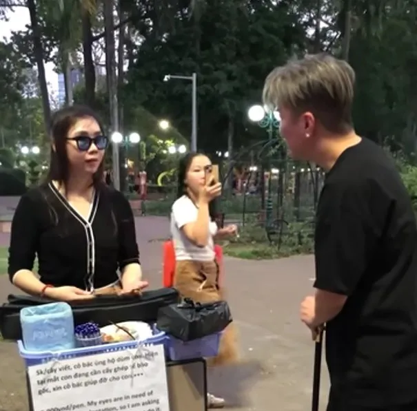 dam-vinh-hung-cho-co-gai-mu-5-trieu-khang-dinh-khong-lam-mau (4)