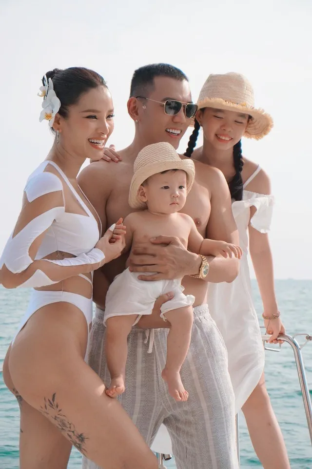 vo-chong-phuong-trinh-jolie-bao-tron-du-thuyen-sang-chanh-ky-niem-2-nam-ngay-cuoi (1)