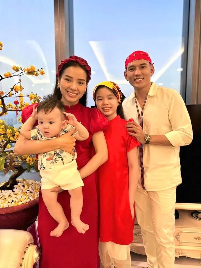 vo-chong-phuong-trinh-jolie-bao-tron-du-thuyen-sang-chanh-ky-niem-2-nam-ngay-cuoi (3)