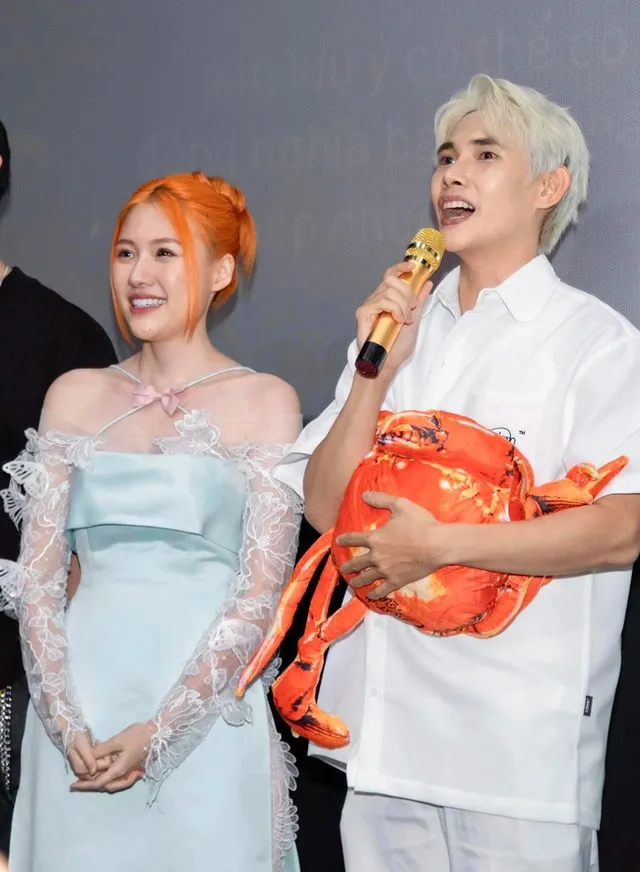 em-gai-tran-thanh-va-ban-trai-tin-don-vuong-nghi-van-duong-ai-nay-di (5)