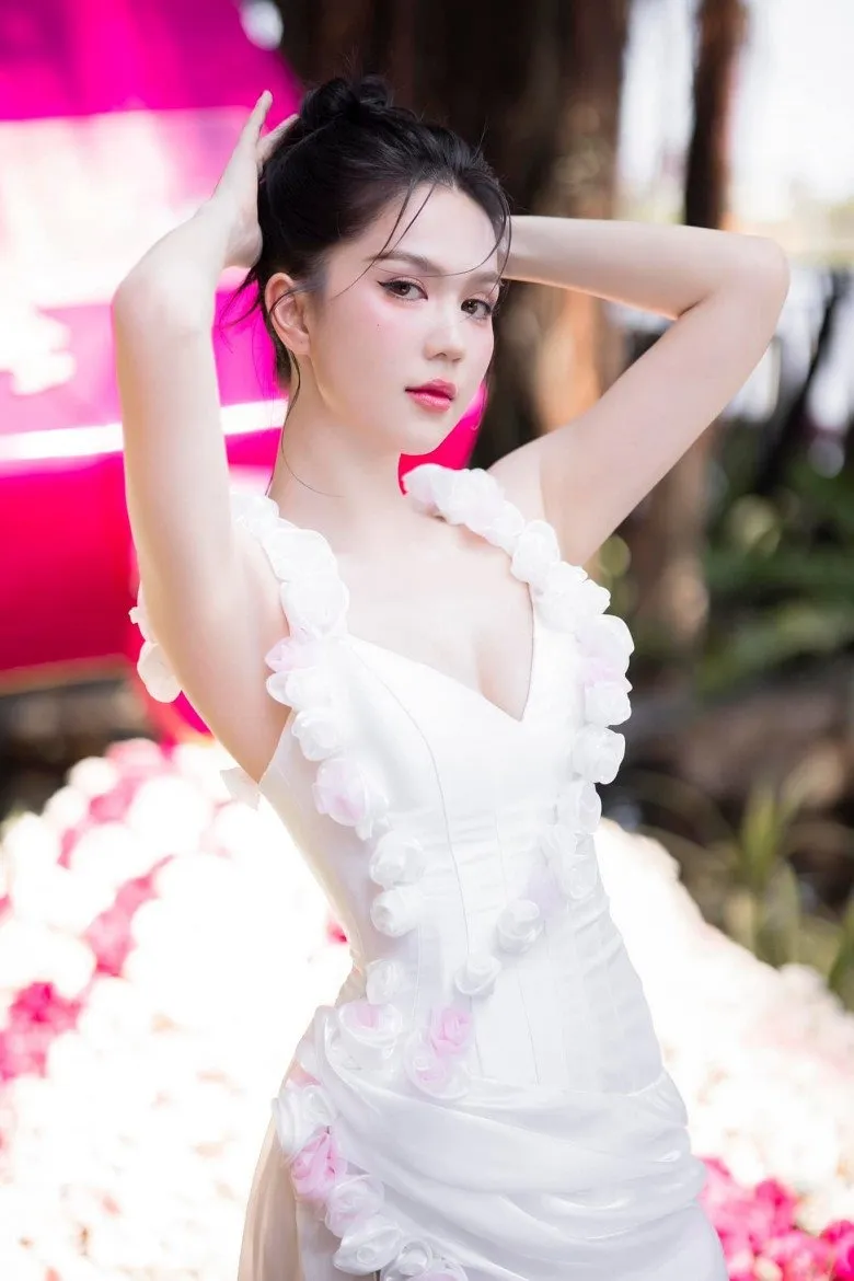 ngoc-trinh-chi-hon-40-trieu-de-cuu-vet-seo-do-lam-xe-tren-xe-mo-to (8)