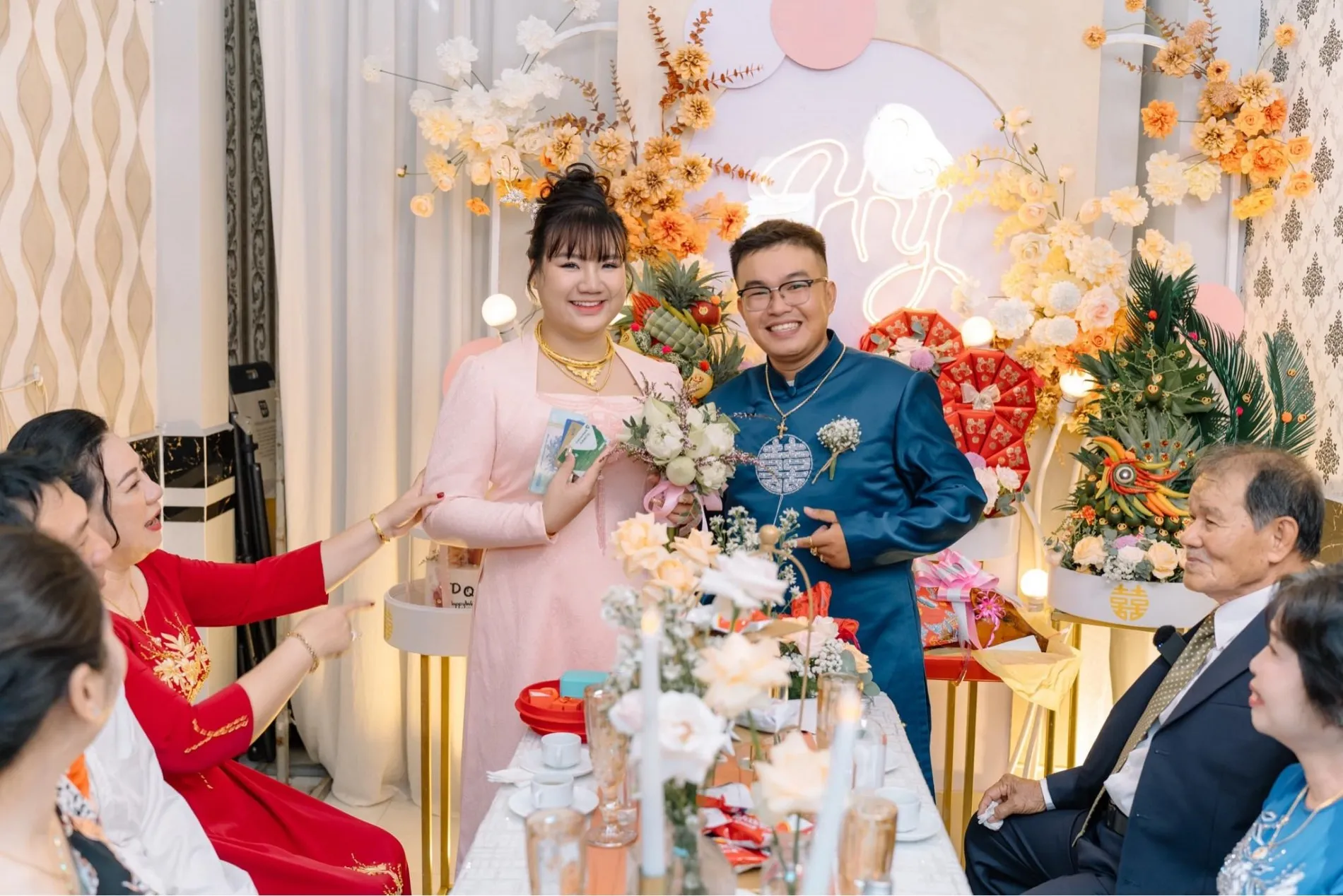 chang-trai-quen-duoc-gai-xinh-nho-tang-2-lit-xang (1)