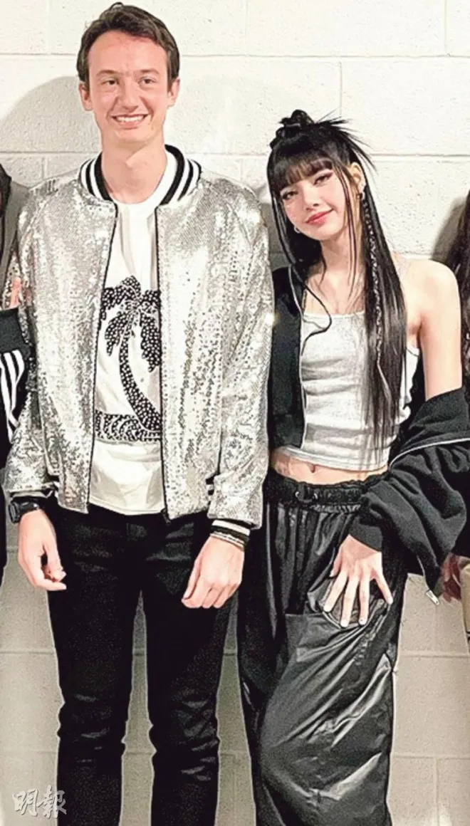 ram-ro-bang-chung-lisa-blackpink-tung-hen-ho-jackson-wang