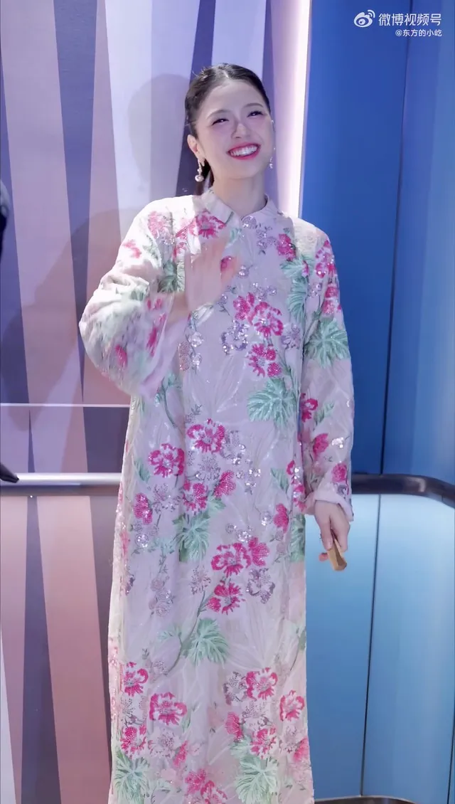 he-lo-hinh-anh-suni-ha-linh-mac-ao-dai-ghi-hinh-dap-gio-2024 (6)