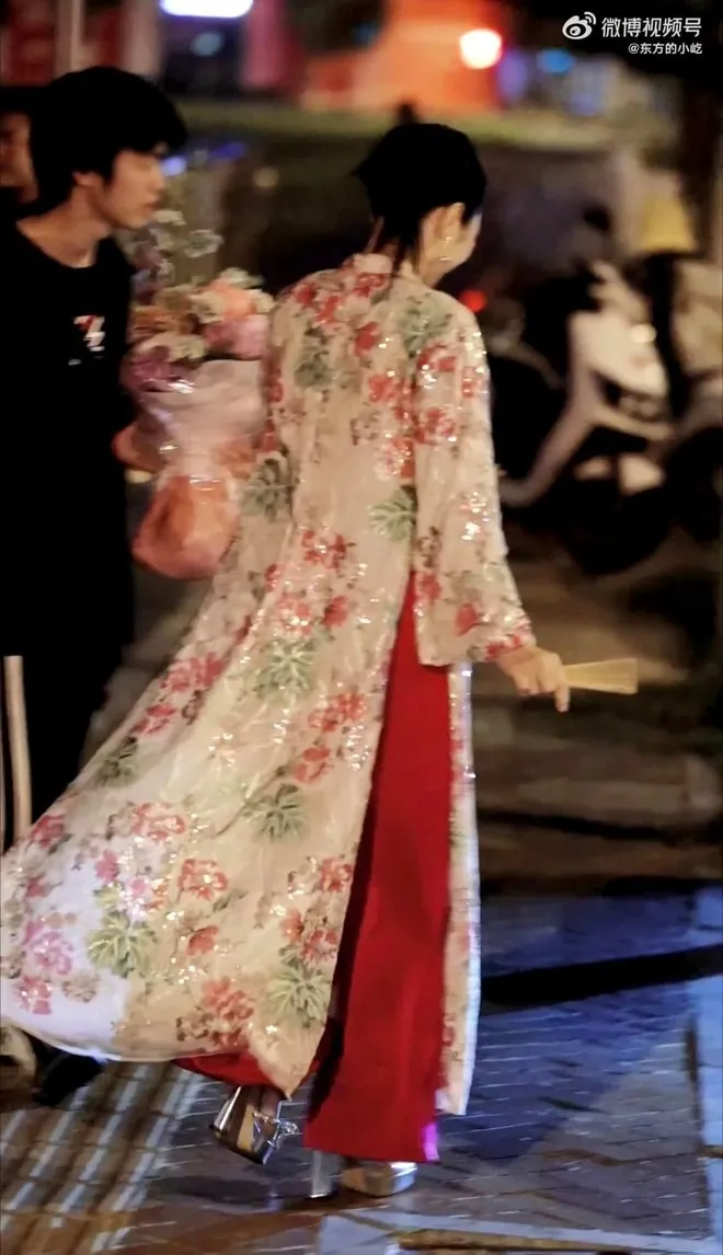 he-lo-hinh-anh-suni-ha-linh-mac-ao-dai-ghi-hinh-dap-gio-2024 (7)