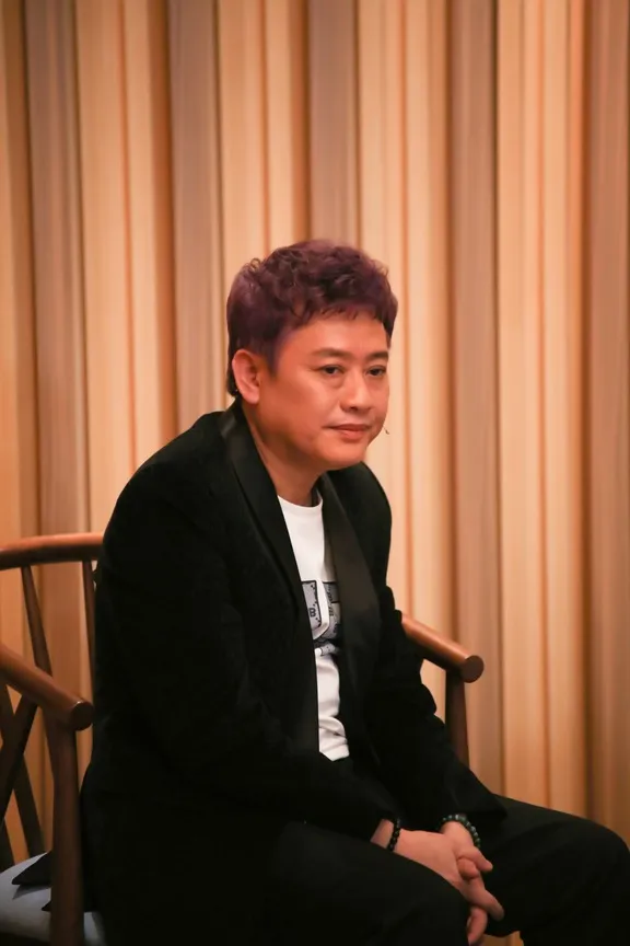 tan-bo-tung-vo-no-nay-hat-san-khau-lo-to-xap-xe (4)