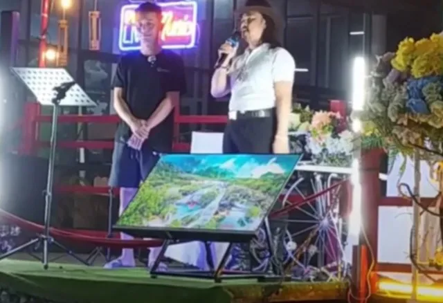 quang-linh-vlog-duoc-fan-tang-lo-dat (1)