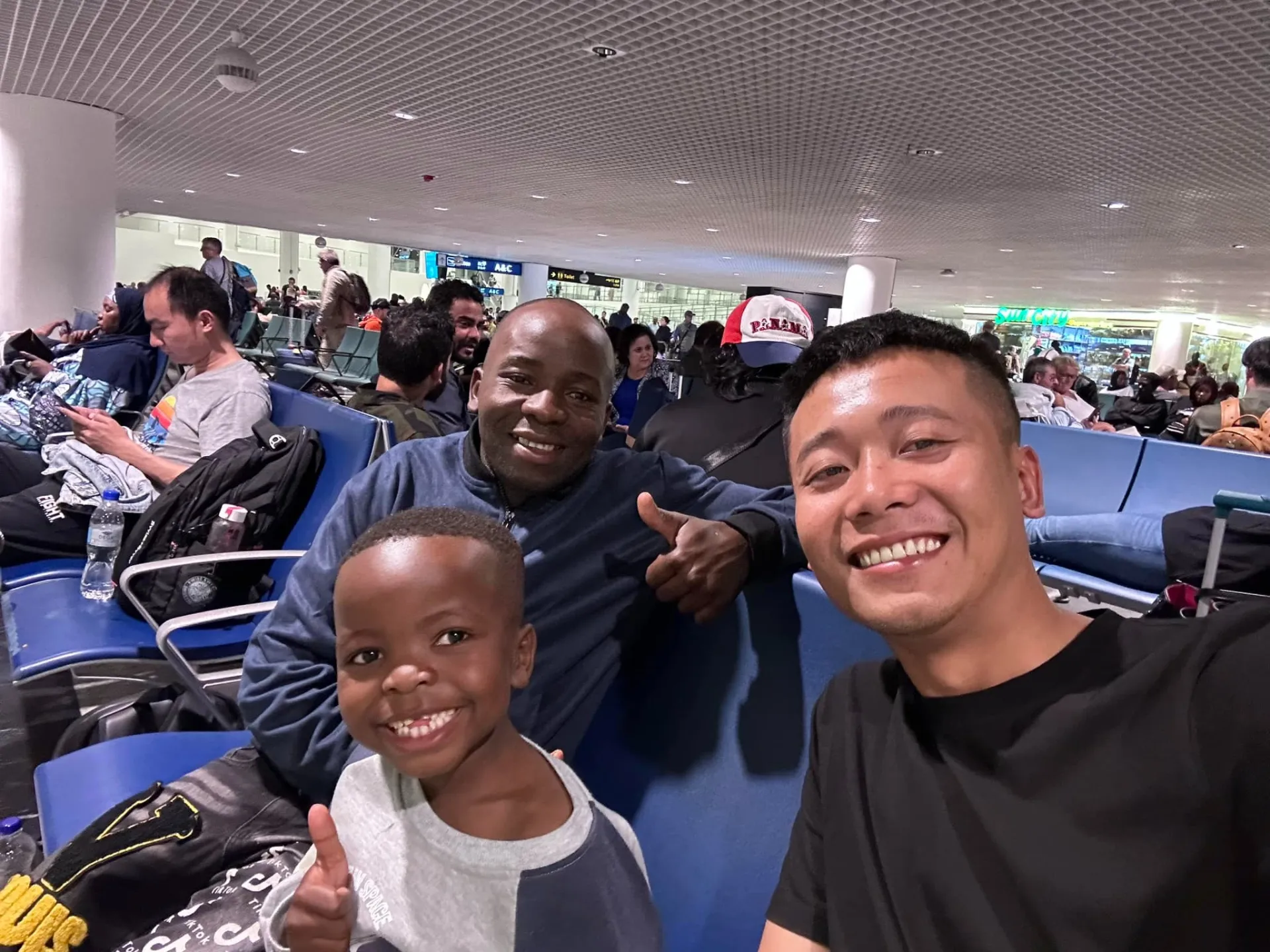 quang-linh-vlog-duoc-fan-tang-lo-dat (5)