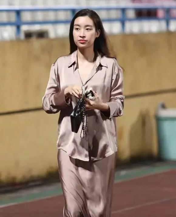 hoa-hau-do-my-linh-xuat-hien-luom-thuom (3)