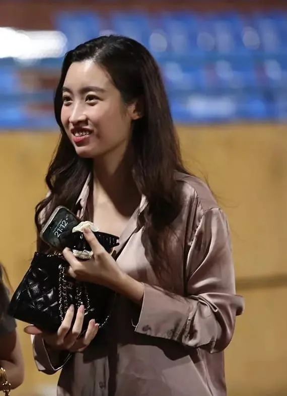 hoa-hau-do-my-linh-xuat-hien-luom-thuom (4)