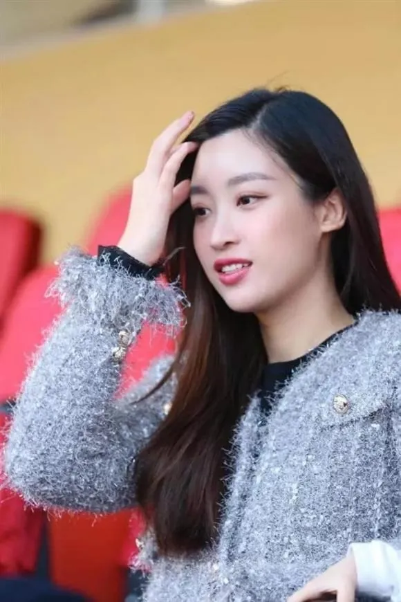 hoa-hau-do-my-linh-xuat-hien-luom-thuom (7)