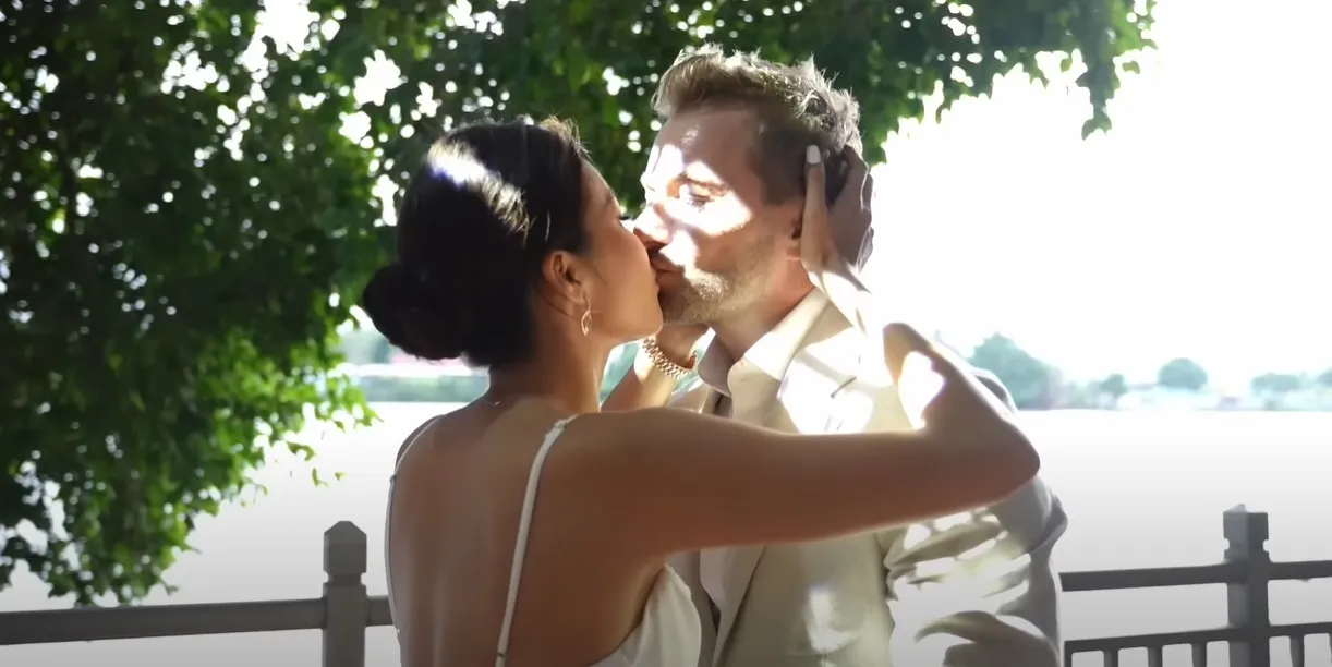 minh-tu-lan-dau-cong-bo-khoanh-khac-duoc-chong-tay-cau-hon-bang-dong-ho-vang (8)