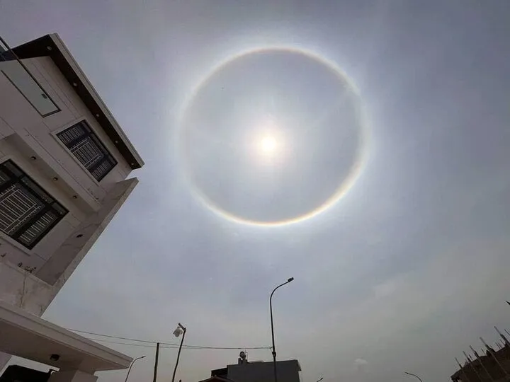 hao-quang-hiem-gap-xuat-hien-tren-bau-troi-nguon-goc-tu-dau (4)