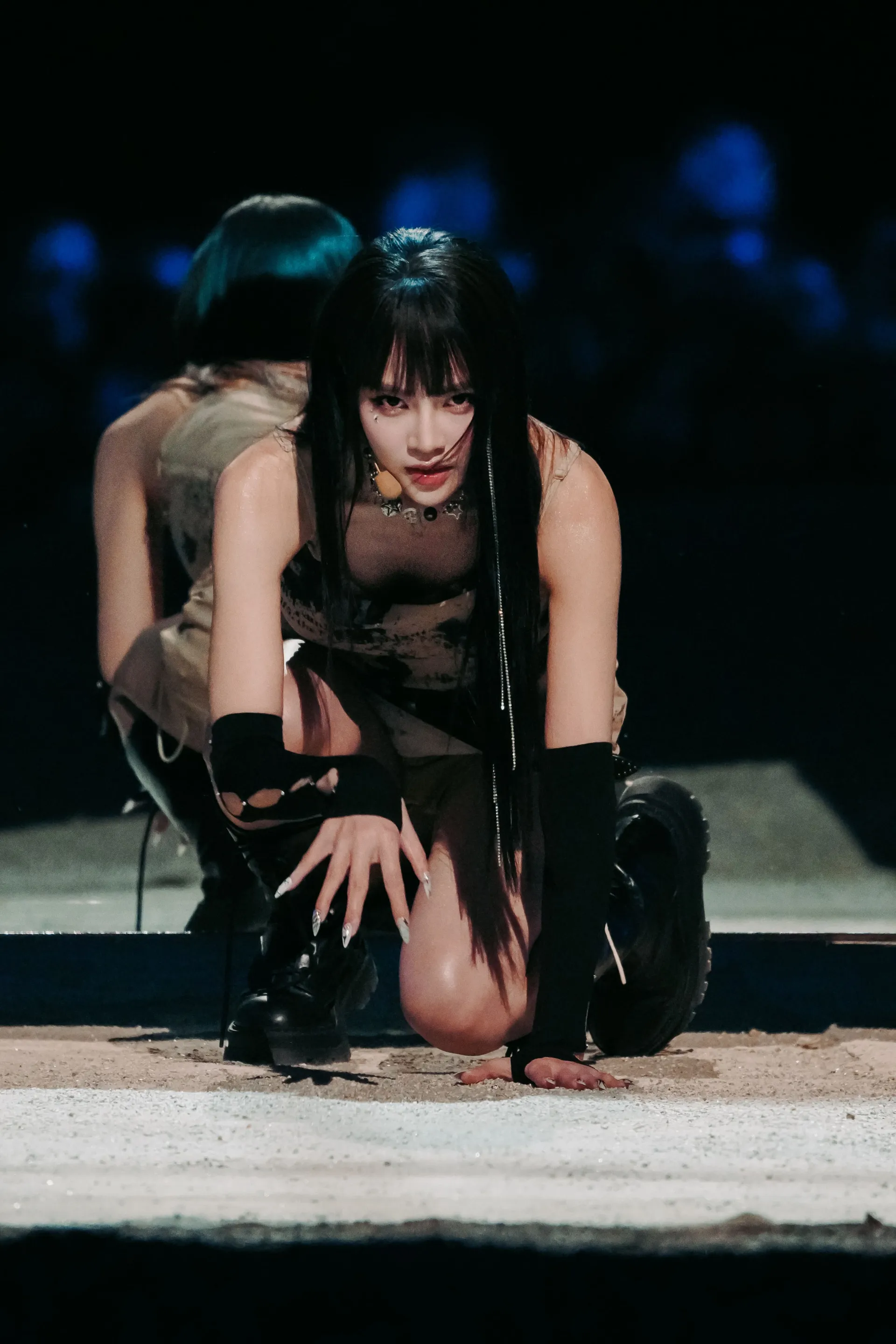 lunas-bung-no-tai-san-khau-dap-gio-trung-quoc (8)