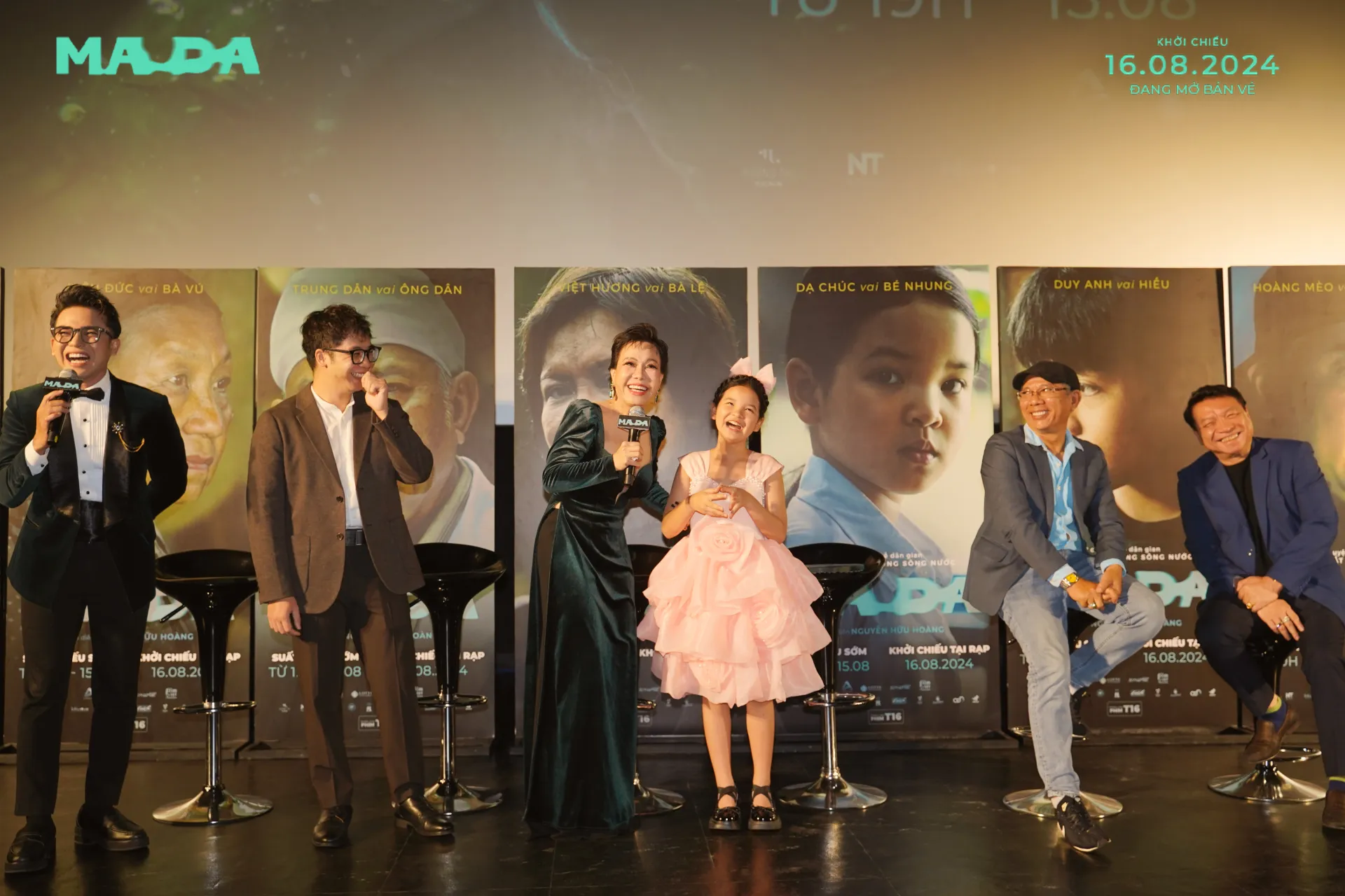 dan-dien-vien-ma-da-chung-mot-khung-hinh.jpg