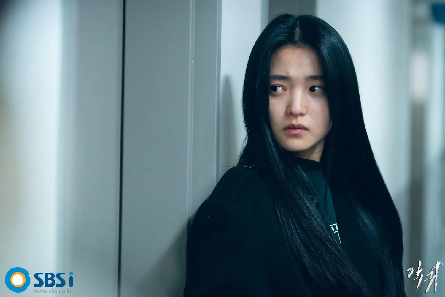 phan-canh-ma-quy-va-dien-xuat-day-u-am-cua-kim-tae-ri-trong-phim-moi-khien-khan-gia-ron-nguoi