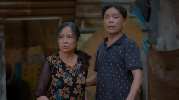 cap-doi-gay-uc-che-nhat-man-anh-Viet-trong-Cuoc-Doi-Van-Dep-Sao-la-vo-chong-ngoai-doi-that-deu-la-dai-ta-quan-doi.webp (3)